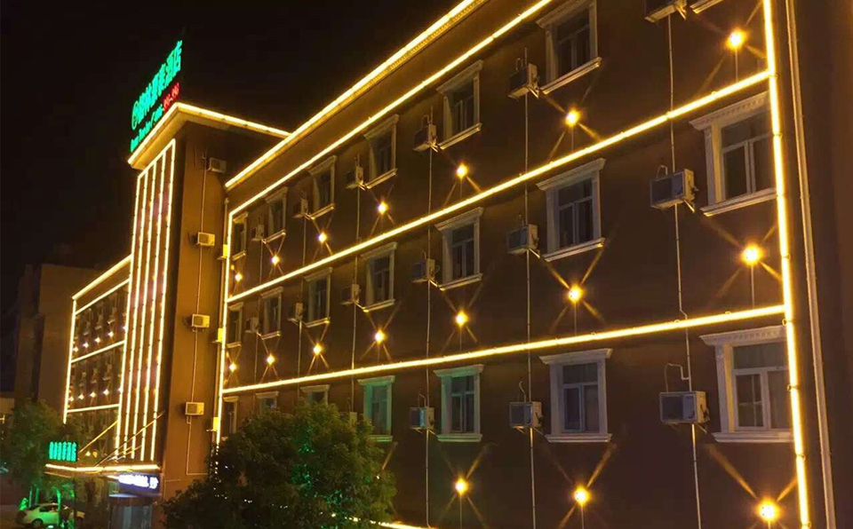 【上?！扛窳趾捞┚€條燈亮化工程