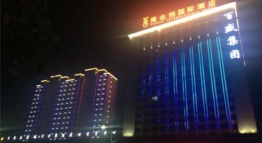 煙雨蒙蒙 LED線條燈效果依然清淅可見