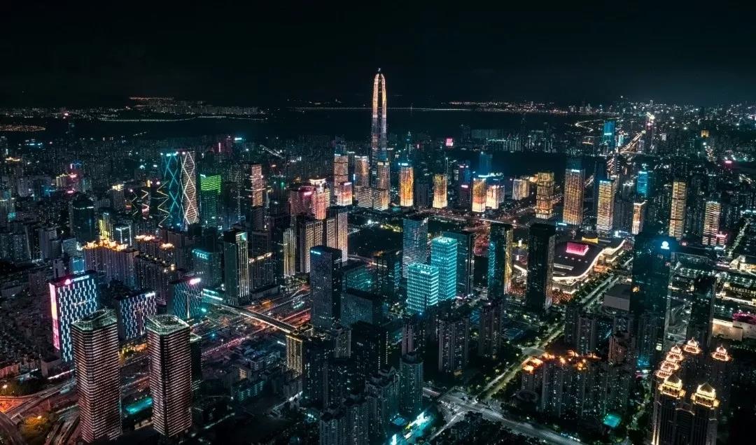 城市夜景亮化應(yīng)有合理的設(shè)計和規(guī)劃，完善功能性