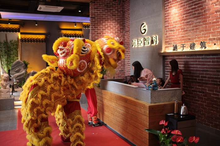 光臣智科開(kāi)業(yè)舞獅表演